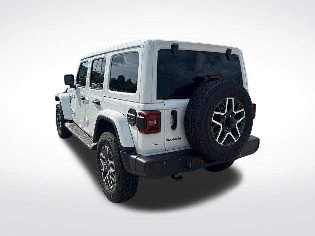 Used 2026 Jeep Wrangler Unlimited Sahara AWD/4WD image 9