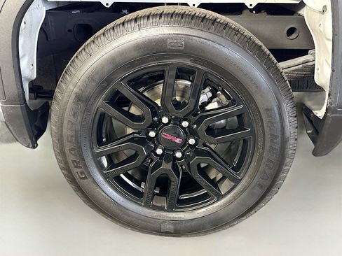 Used 2025 GMC Sierra 1500 Elevation image 37