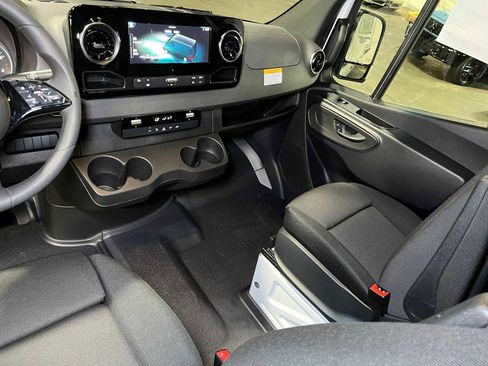 Used 2025 Mercedes-Benz Sprinter 2500 image 30