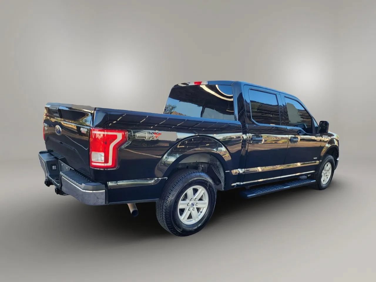 Used 2016 Ford F150 XLT AWD/4WD image 4