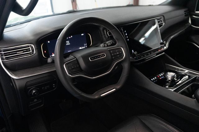 Used 2022 Jeep Wagoneer Series II RWD image 3