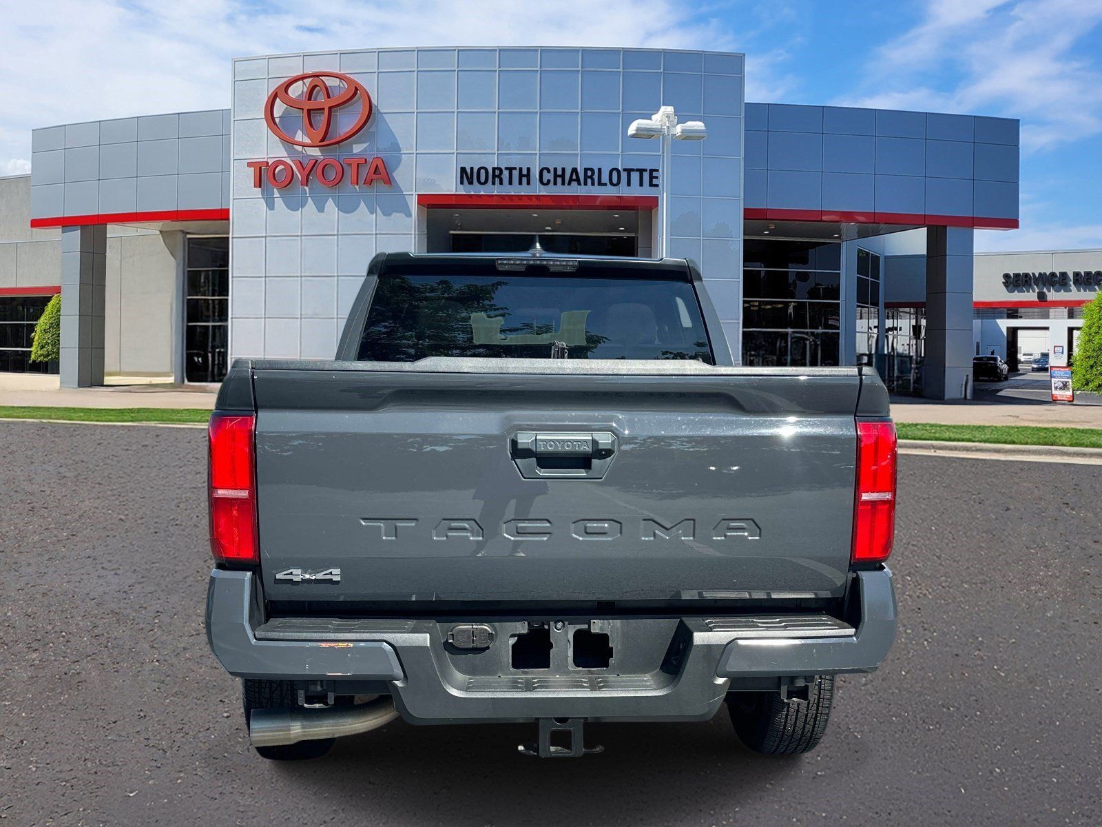 Used 2024 Toyota Tacoma SR5 AWD/4WD image 5