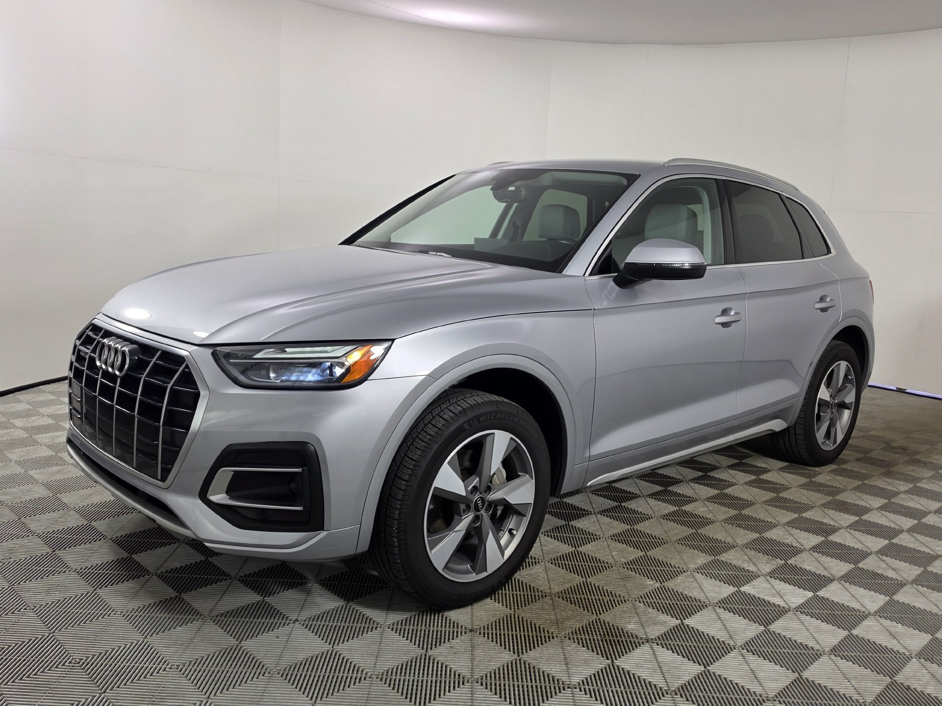 Used 2023 Audi Q5 2.0T Premium w/ Convenience Package AWD/4WD image 40