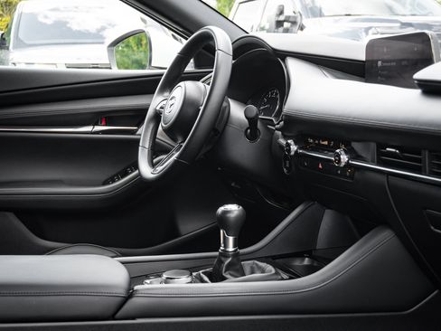 Certified 2025 MAZDA MAZDA3 2.5 S Hatchback w/ Premium Pkg FWD image 38