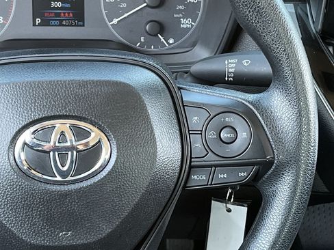 Used 2025 Toyota Corolla LE FWD image 14