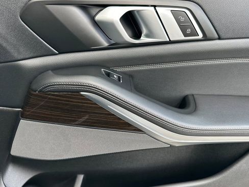 Used 2019 BMW X5 xDrive40i w/ M Sport Package AWD/4WD image 19