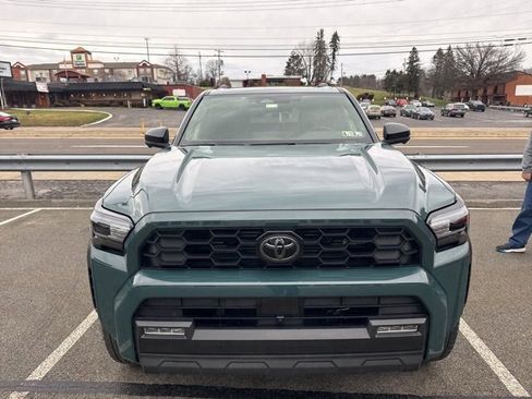 Used 2025 Toyota 4Runner TRD Off-Road Premium image 2