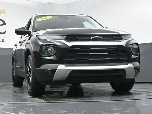 Used 2023 Chevrolet TrailBlazer LT w/ Convenience Package AWD/4WD image 3