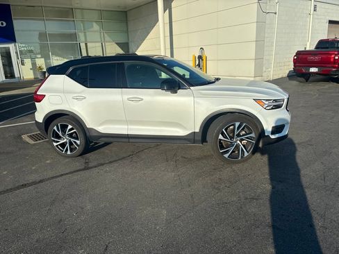 Used 2020 Volvo XC40 T5 R-Design w/ Protection Package AWD/4WD image 2