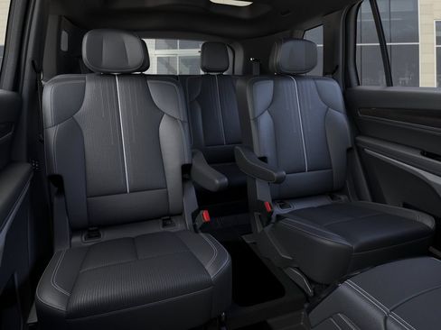 New 2027 Cadillac Vistiq Sport w/ LPO, Floor Liner Package AWD/4WD image 17