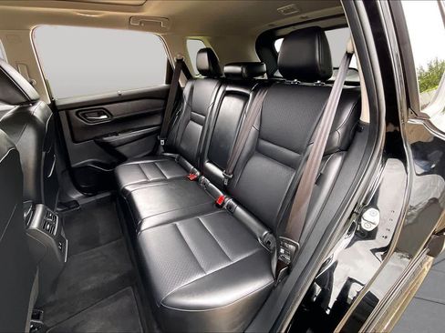Used 2025 Nissan Rogue SV w/ SV Premium Package FWD image 21