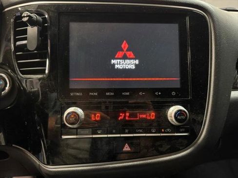 Used 2022 Mitsubishi Outlander LE image 21