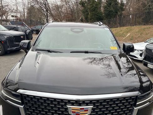 Used 2023 Cadillac Escalade Premium Luxury image 9