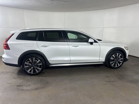 Used 2020 Volvo V60 T5 Cross Country w/ Protection Package Premier AWD/4WD image 8