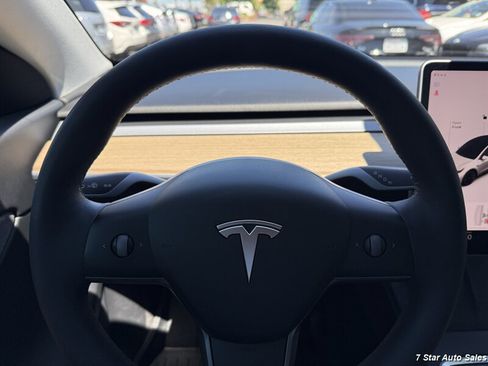 Used 2022 Tesla Model Y Long Range AWD/4WD image 9