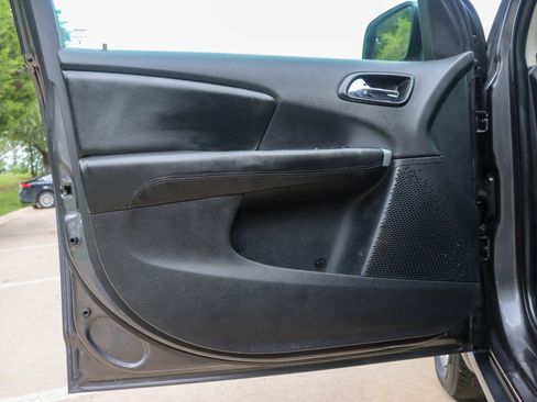 Used 2018 Dodge Journey SE w/ Popular Equipment Group FWD image 12