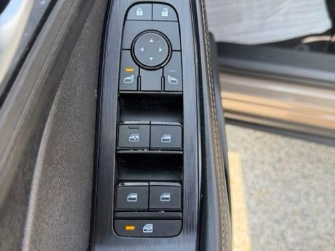 Used 2025 Nissan Rogue SV AWD/4WD image 21