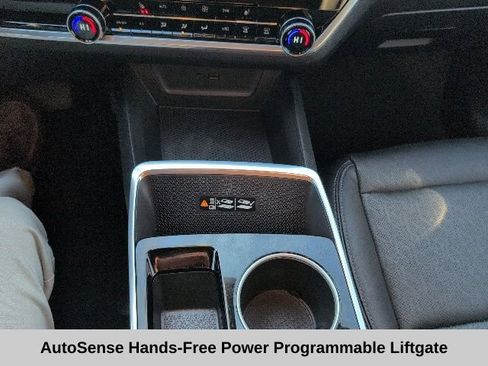 Used 2025 Chevrolet Equinox LT w/ Convenience Package II image 6