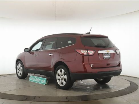 Used 2016 Chevrolet Traverse LT w/ Style and Technology Package image 8