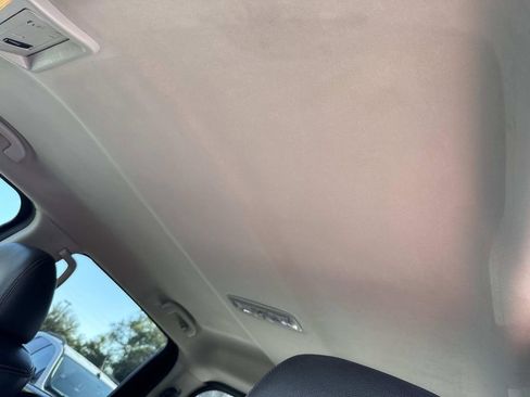 Used 2018 Nissan Titan SL w/ Chrome Package image 47