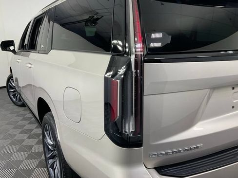 Used 2023 Cadillac Escalade ESV Sport w/ Touring Package AWD/4WD image 31