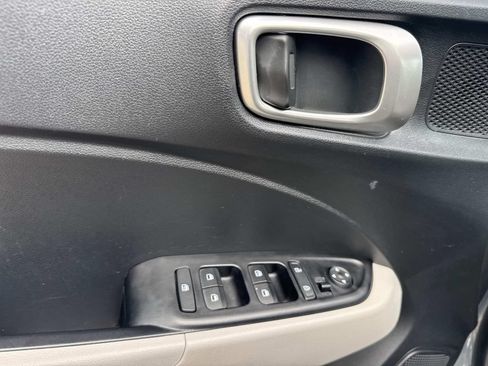 Used 2025 Hyundai Venue SEL FWD image 21