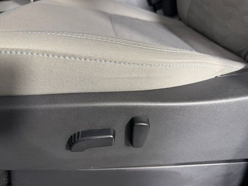 Used 2022 Nissan Frontier SV w/ Technology Package image 22