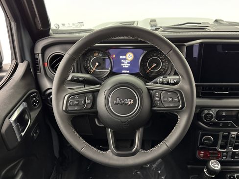 Used 2025 Jeep Wrangler Unlimited Rubicon image 23