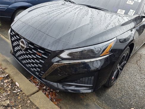 Used 2023 Nissan Altima 2.5 SR w/ SR Premium Package image 6