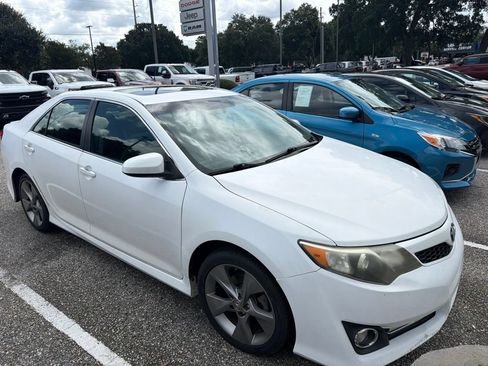 Used 2014 Toyota Camry SE FWD image 3