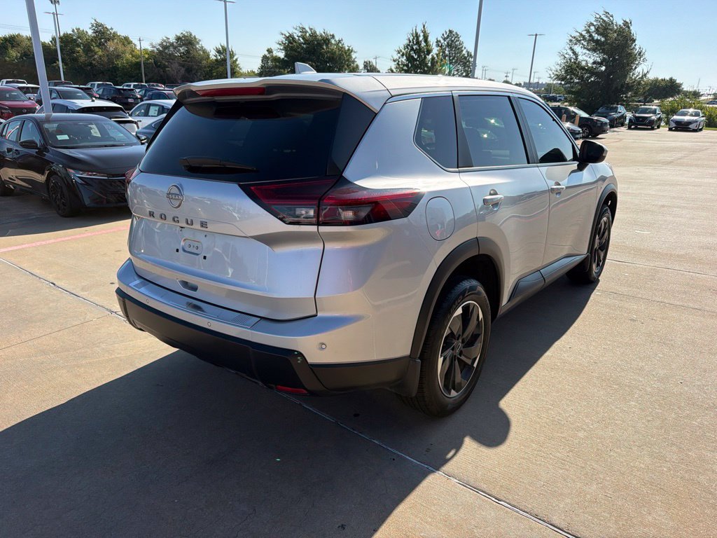 Used 2025 Nissan Rogue SV FWD image 5