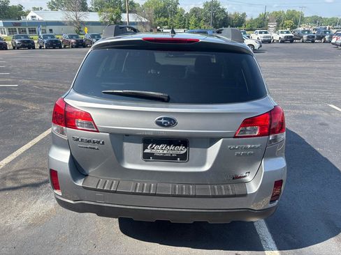Used 2011 Subaru Outback 3.6R Limited AWD/4WD image 4