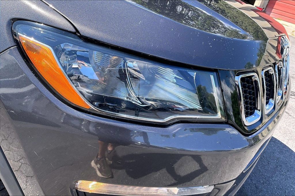 Used 2018 Jeep Compass Latitude w/ Cold Weather Group AWD/4WD image 27