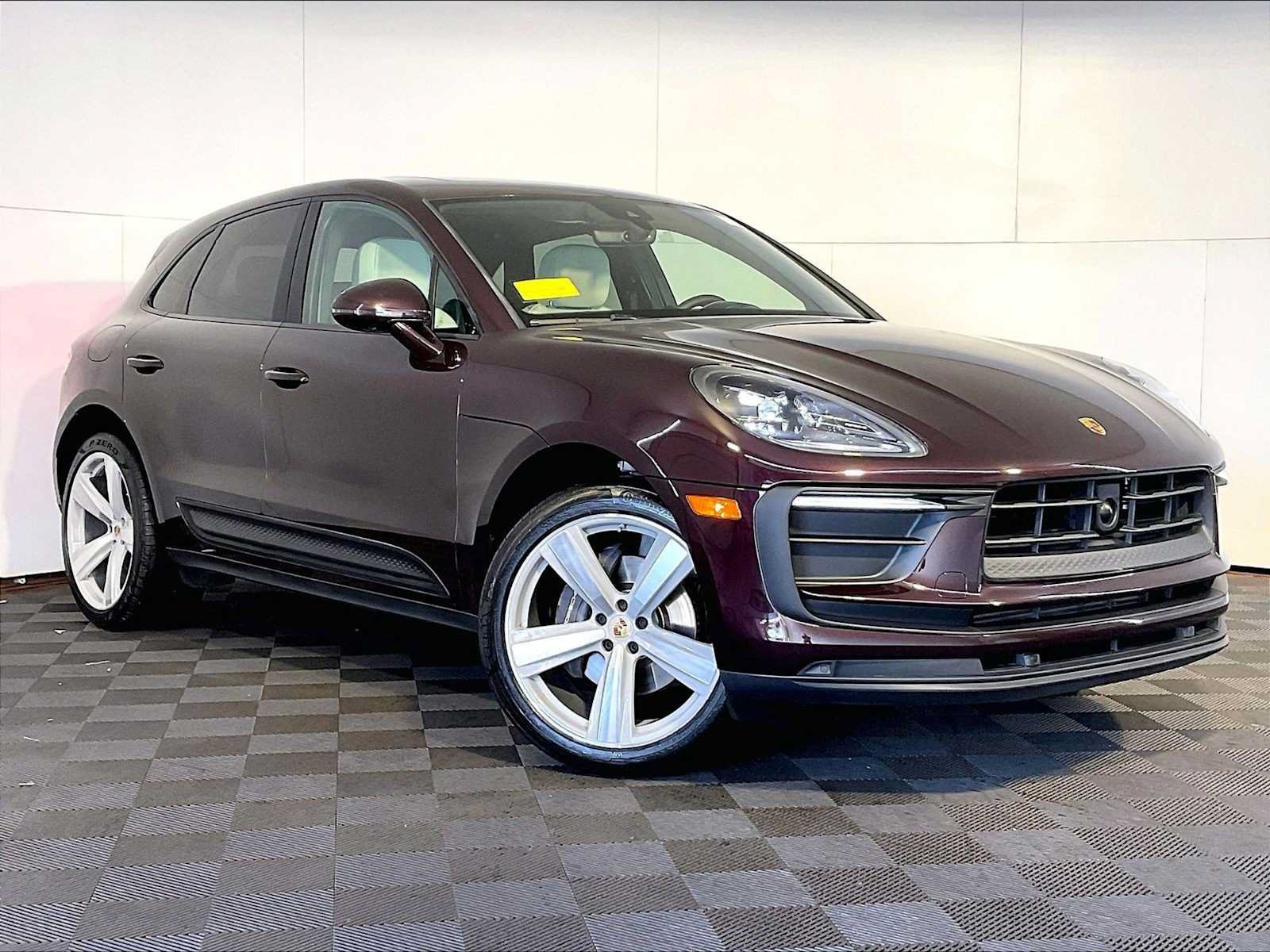 Certified 2024 Porsche Macan AWD/4WD image 9