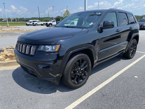 Used 2021 Jeep Grand Cherokee Laredo X RWD image 3