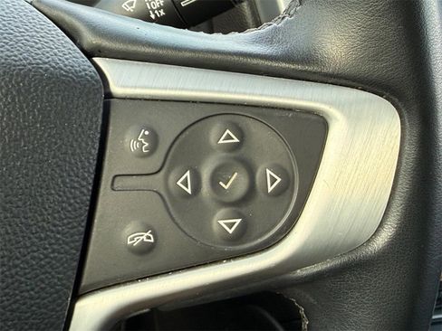 Used 2023 GMC Acadia SLT image 16