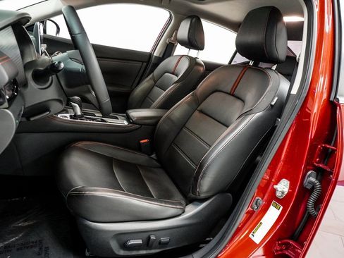 Used 2022 Nissan Sentra SR w/ SR Premium Package image 6