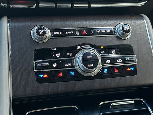 Certified 2023 Lincoln Aviator Reserve w/ Equipment Group 201A image 21