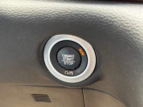 Used 2019 Chrysler Pacifica Limited FWD image 22