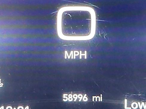 Used 2025 Chrysler Pacifica Select FWD image 24