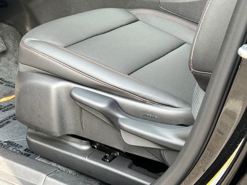 Used 2024 Chevrolet Trax RS image 17