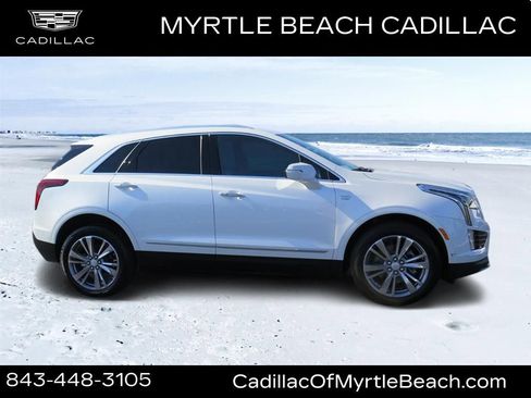 Used 2025 Cadillac XT5 Premium Luxury image 2