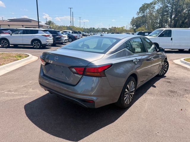 Used 2025 Nissan Altima 2.5 SV FWD image 17