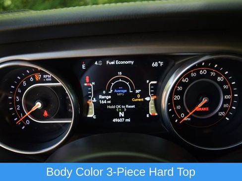 Used 2018 Jeep Wrangler Unlimited Sahara AWD/4WD image 3