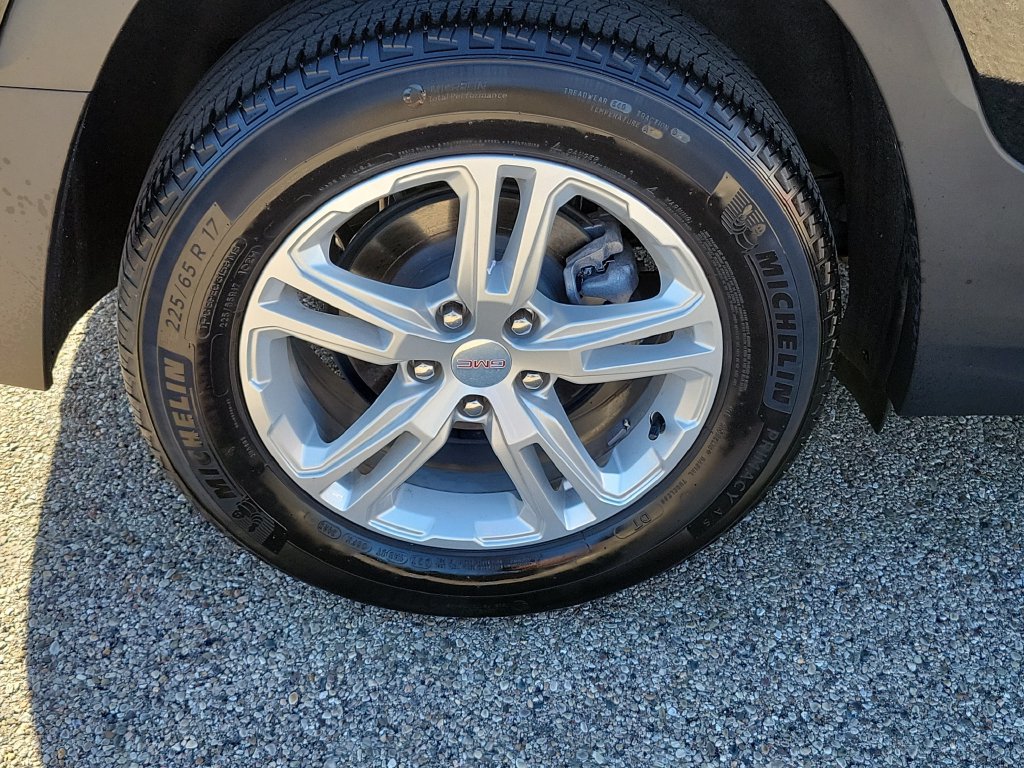 Used 2024 GMC Terrain SLE w/ Driver Convenience Package FWD image 5