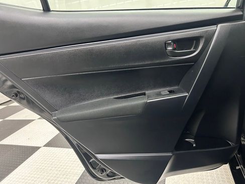 Used 2019 Toyota Corolla L image 12