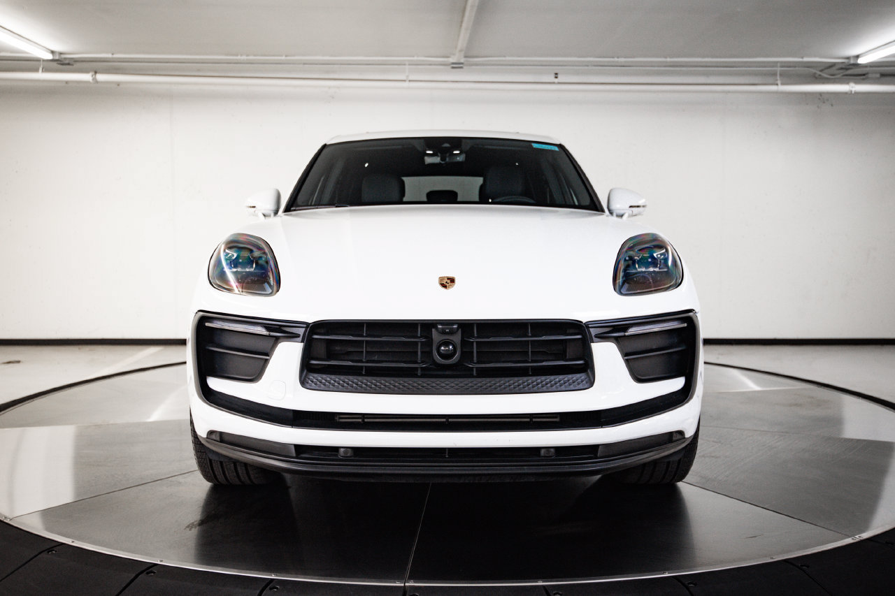 Certified 2026 Porsche Macan AWD/4WD image 10