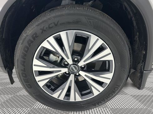 Used 2023 Nissan Rogue SV image 32