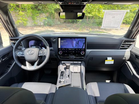Used 2026 Lexus GX 550 AWD/4WD image 35