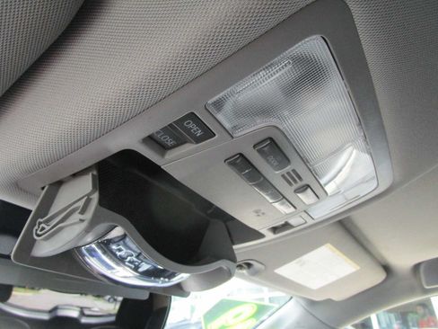 Used 2019 Toyota Highlander XLE AWD/4WD image 25